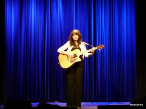 EmilieAnneCharlotte au théâtre des 2 ânes.